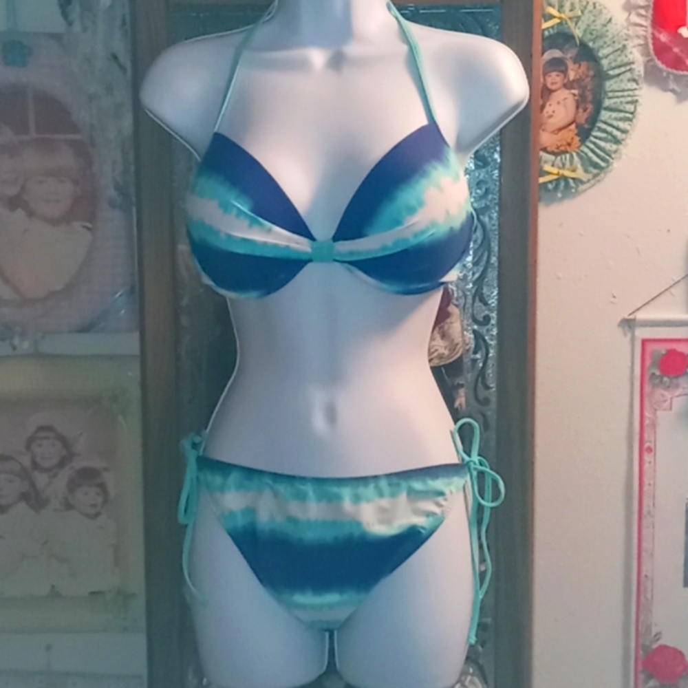 Beautiful,Wet Seal,Purple-Blue,White & Green, Tie Dyed, Bikini Set🦋🦋🦋💚💜💙🤍